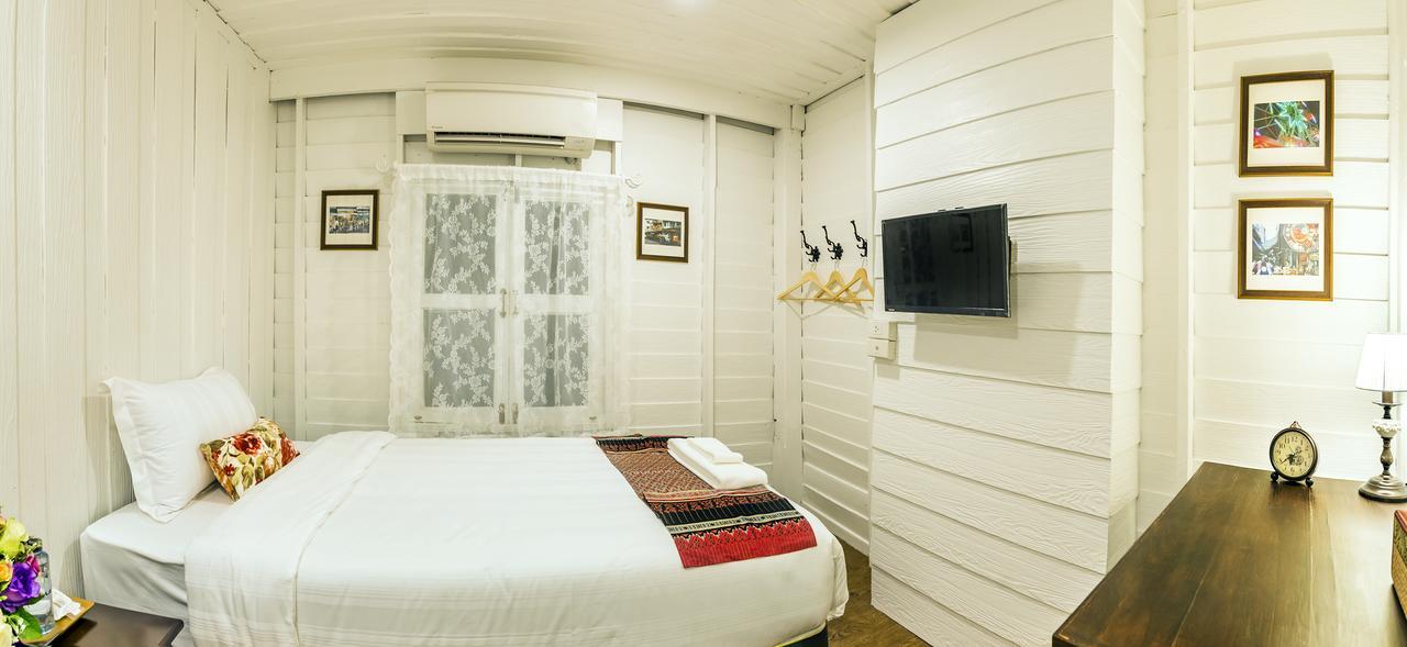 Baankachitpan Bangkok Hotel Exterior photo