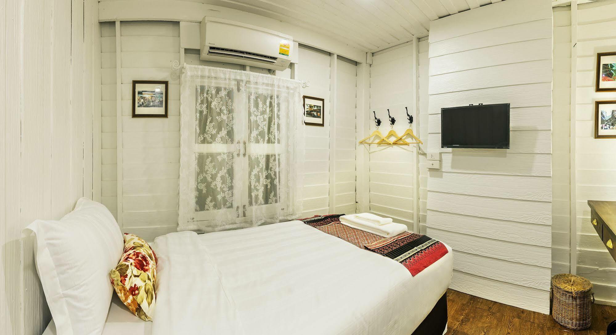 Baankachitpan Bangkok Hotel Exterior photo