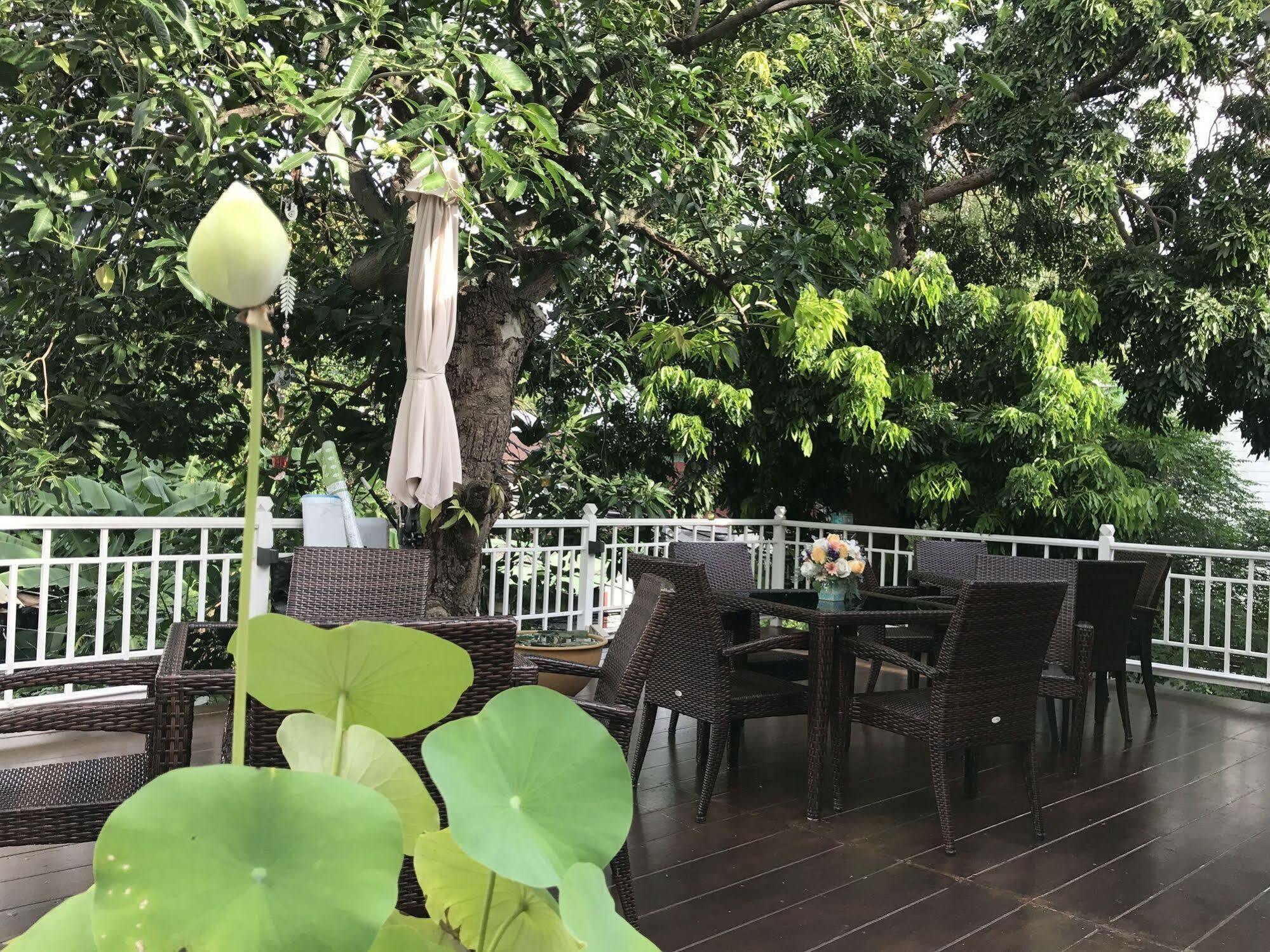 Baankachitpan Bangkok Hotel Exterior photo
